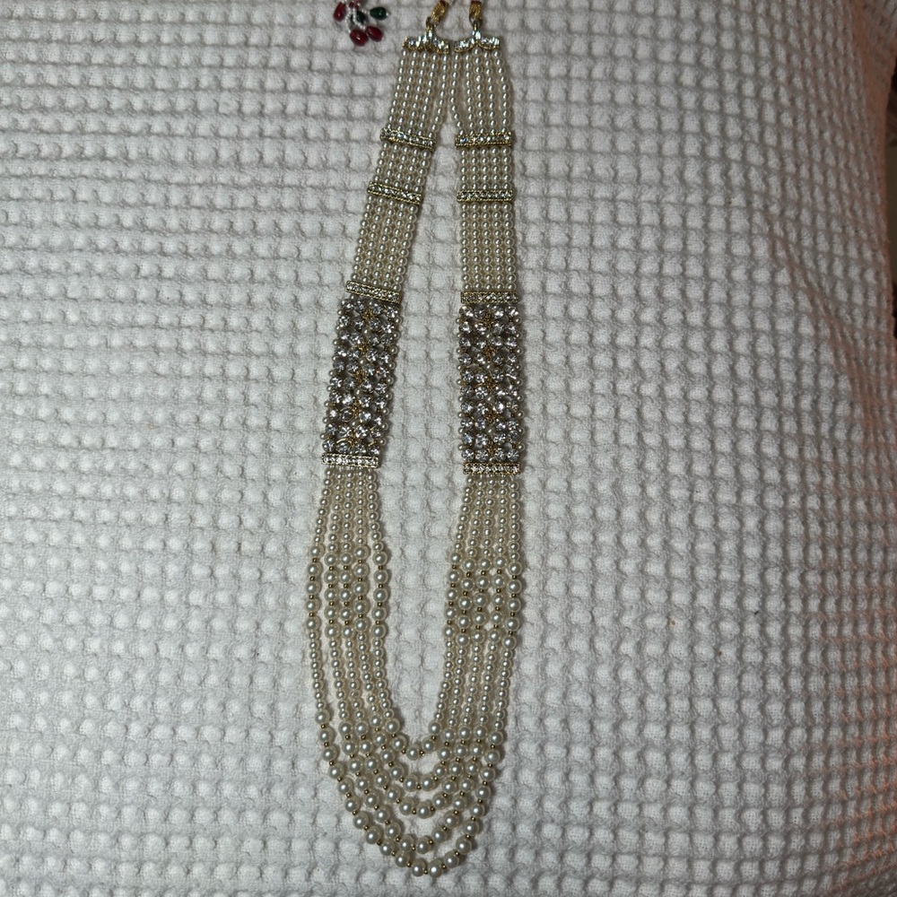 Pearl long necklace with stones